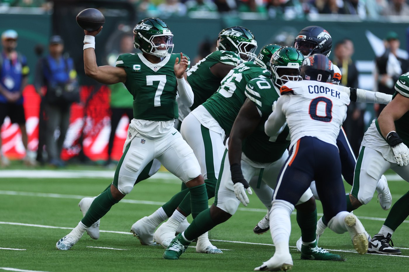 Justin Fields plans to be a bit more aggressive in the passing game as Jets seek first win | iNFOnews.ca