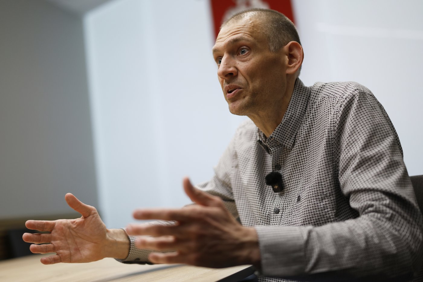 Freed from prison, Belarusian dissident Tsikhanouski tells AP about 5 years in solitary confinement | iNFOnews.ca