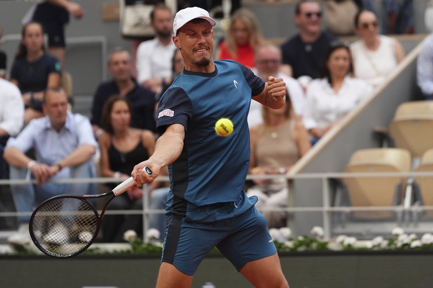French Open: Novak Djokovic wins easily in a match filled with Champions League celebrations | iNFOnews.ca French Open: Novak Djokovic wins easily in a match filled with Champions League celebrations | iNFOnews.ca