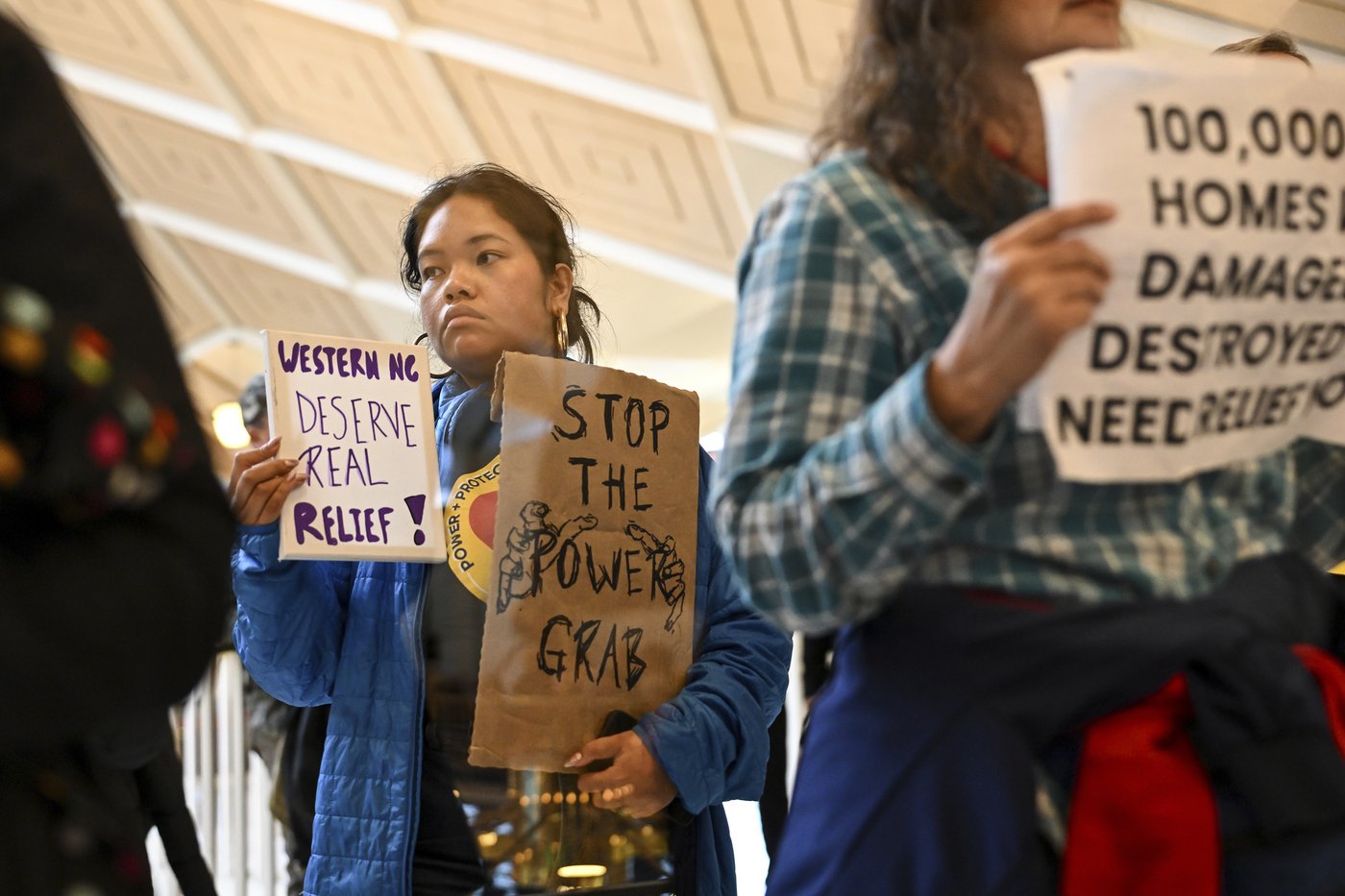 North Carolina GOP lawmakers enact a law eroding the incoming Democratic governor's powers | iNFOnews.ca