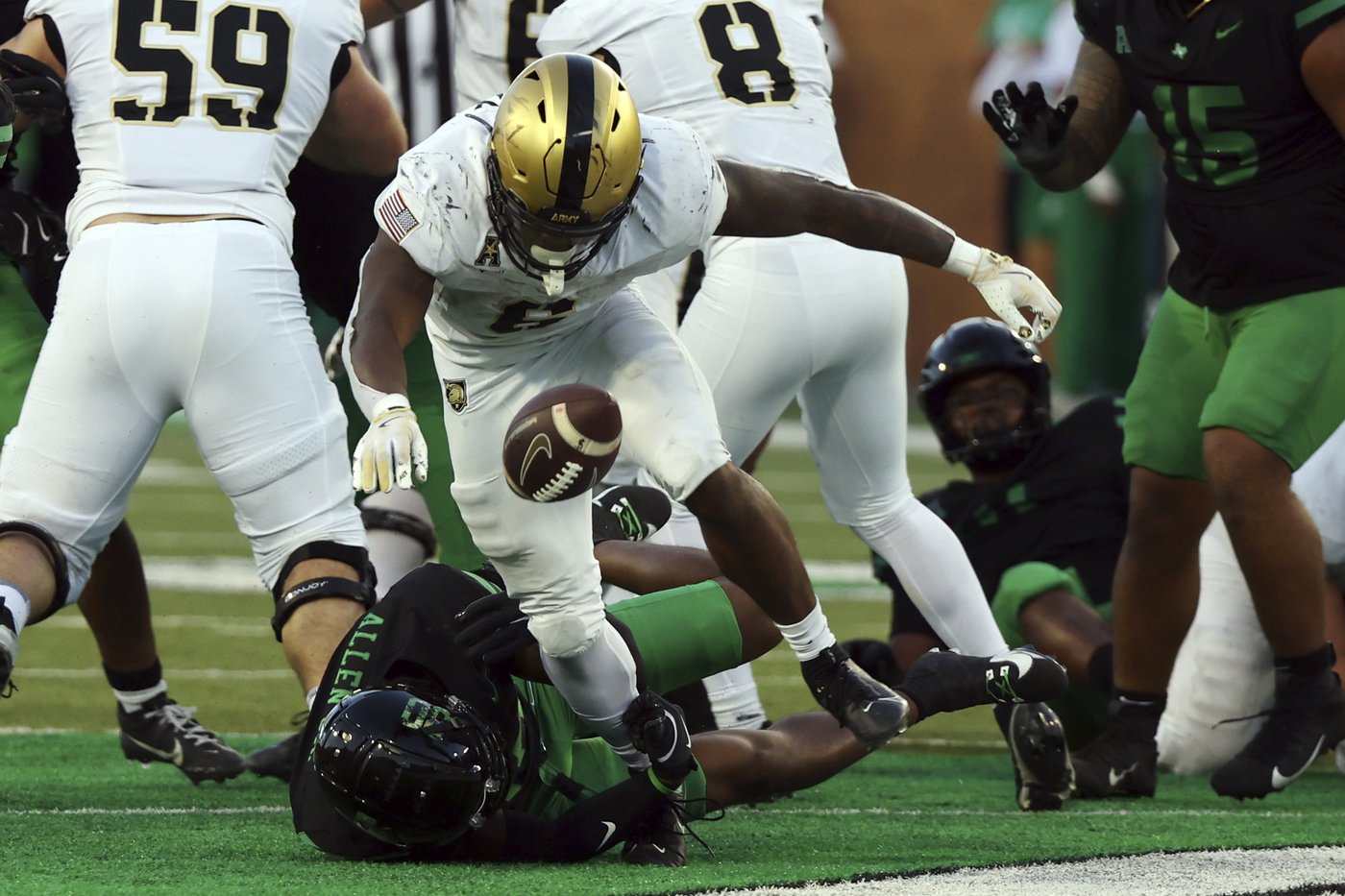 North Texas fires defensive coordinator after allowing 681 yards in 4th loss in a row | iNFOnews.ca