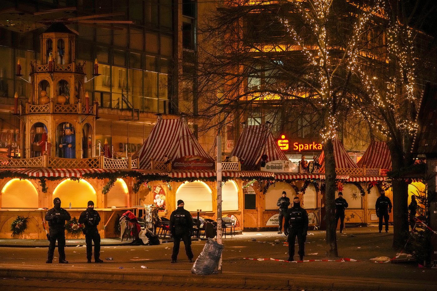 Germans mourn attack on Christmas market with no answers about why | iNFOnews.ca