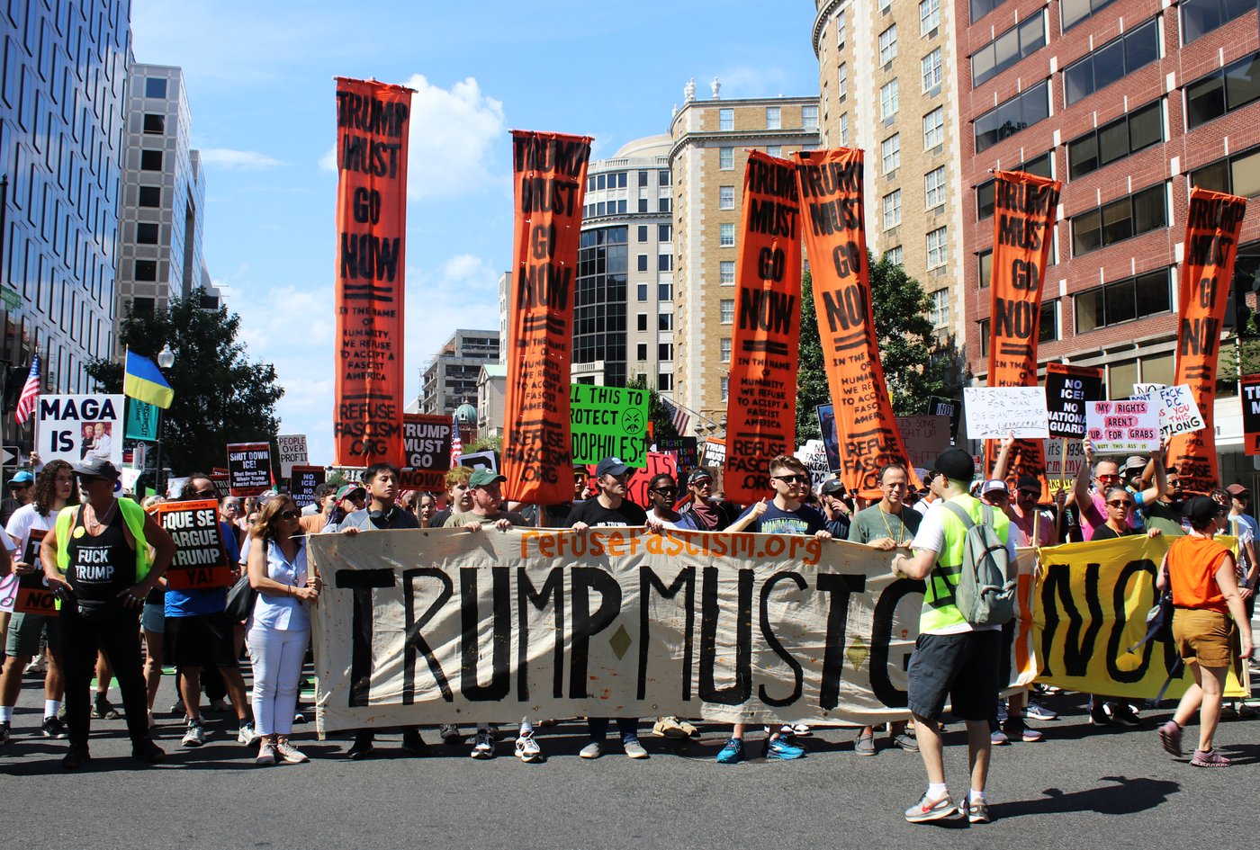 Trump's takeover of Washington law enforcement faces anger, pushback and protests | iNFOnews.ca