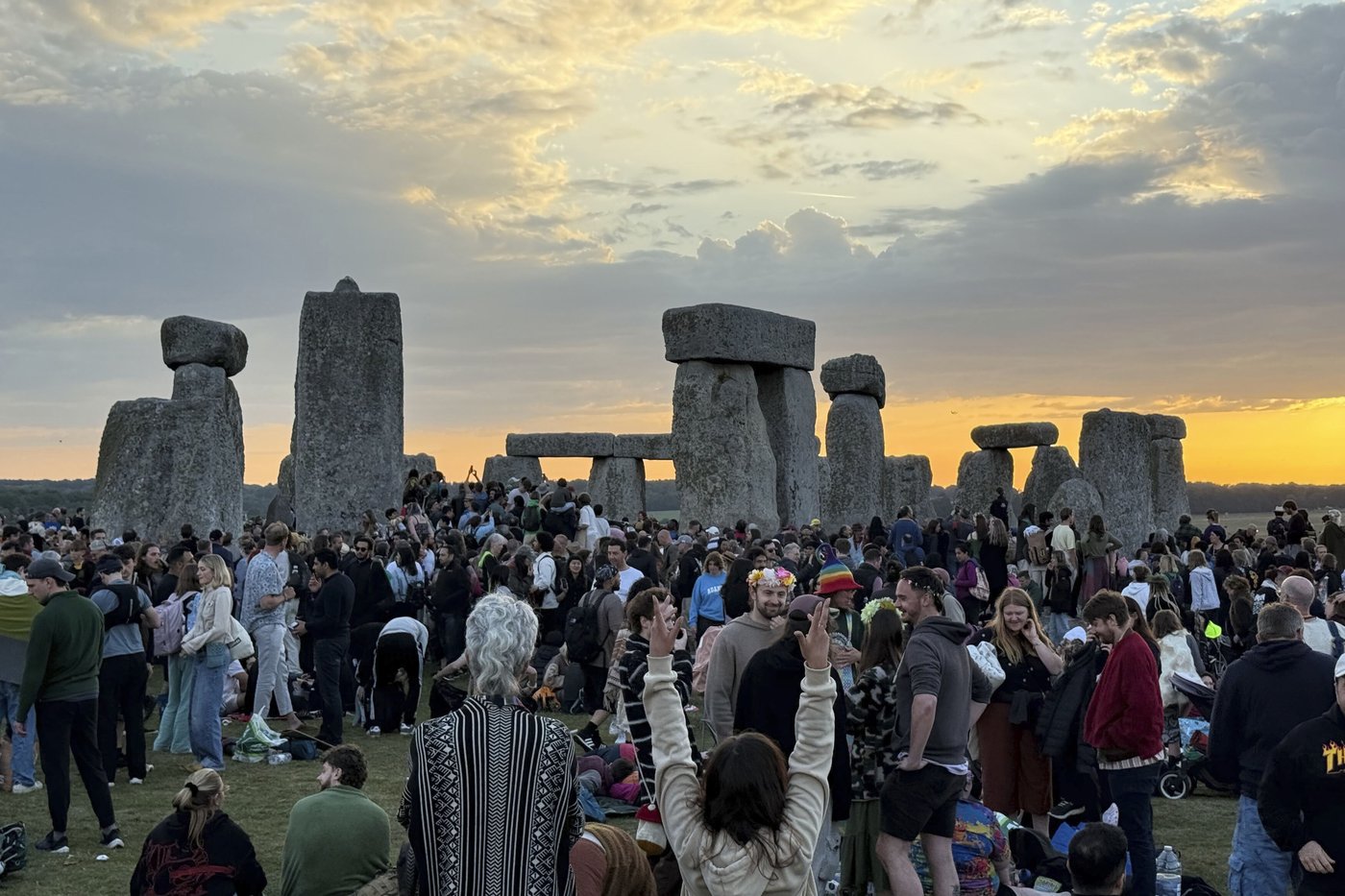 Sunrise at Stonehenge draws druids, pagans and revelers to celebrate the summer solstice | iNFOnews.ca Sunrise at Stonehenge draws druids, pagans and revelers to celebrate the summer solstice | iNFOnews.ca