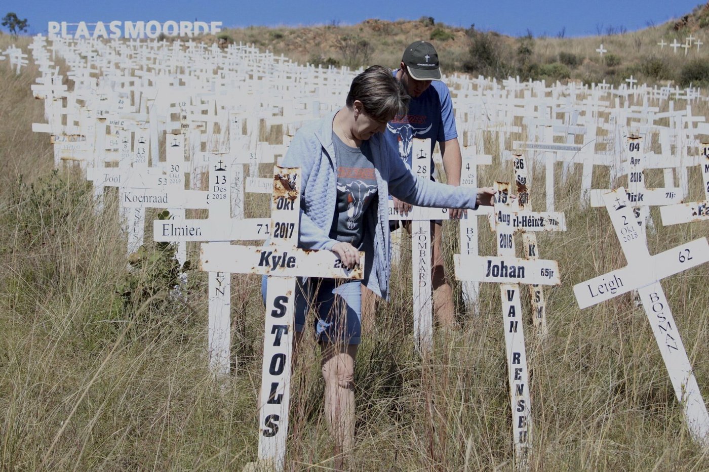 A hillside of white crosses fuels a misleading story about South Africa's farm killings | iNFOnews.ca