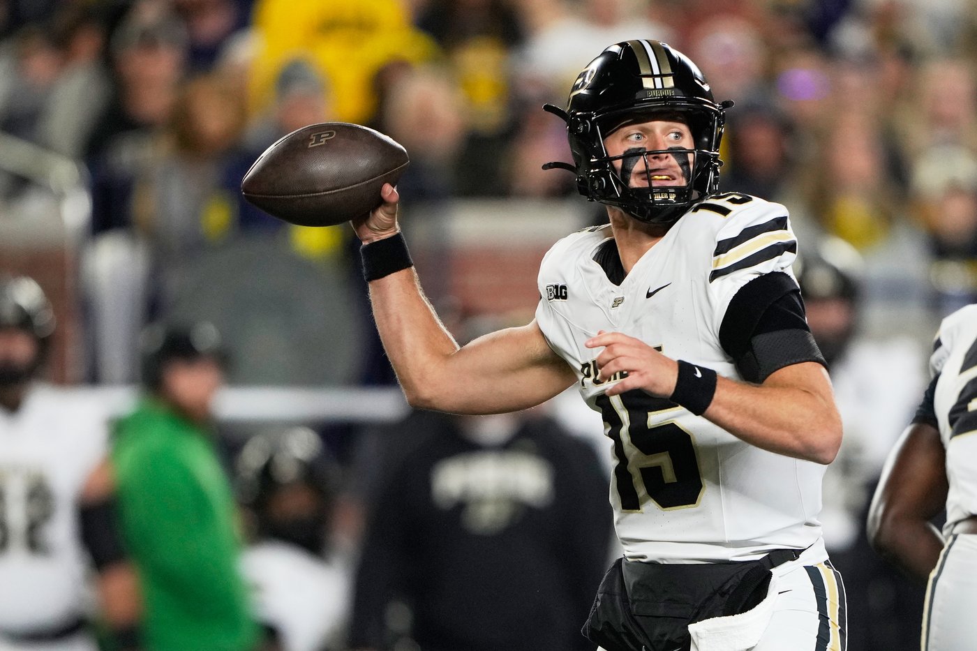 Jordan Marshall runs for 185 yards and 3 TDs to help No. 21 Michigan hold off Purdue for 21-16 win | iNFOnews.ca Jordan Marshall runs for 185 yards and 3 TDs to help No. 21 Michigan hold off Purdue for 21-16 win | iNFOnews.ca