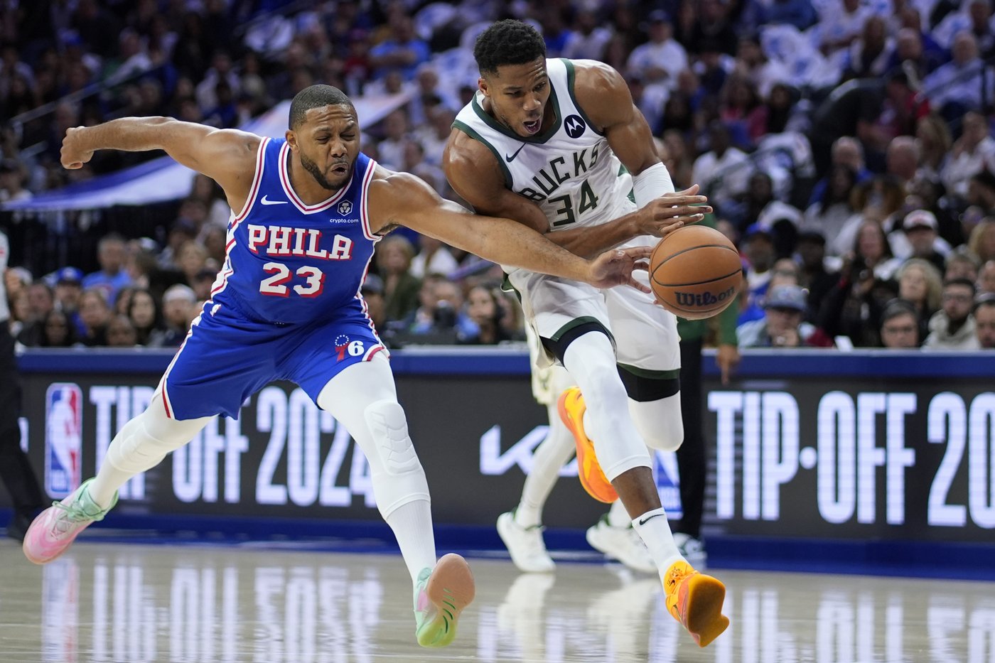 Lillard and Antetokounmpo power Bucks past short-handed 76ers 124-109 | iNFOnews.ca