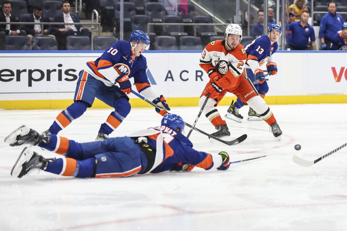 Carlsson, Terry score power-play goals and Dostal stops 41 as Ducks top Islanders 3-1 | iNFOnews.ca Carlsson, Terry score power-play goals and Dostal stops 41 as Ducks top Islanders 3-1 | iNFOnews.ca