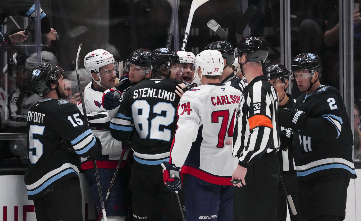 Ovechkin scores twice before leaving with apparent injury, leads Capitals past Utah 6-2 | iNFOnews.ca Ovechkin scores twice before leaving with apparent injury, leads Capitals past Utah 6-2 | iNFOnews.ca