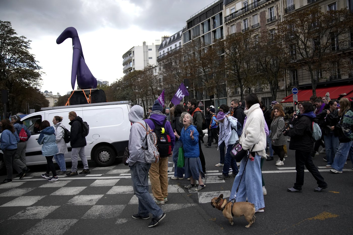 Hundreds rally in the streets of Paris to support world abortion rights | iNFOnews.ca Hundreds rally in the streets of Paris to support world abortion rights | iNFOnews.ca
