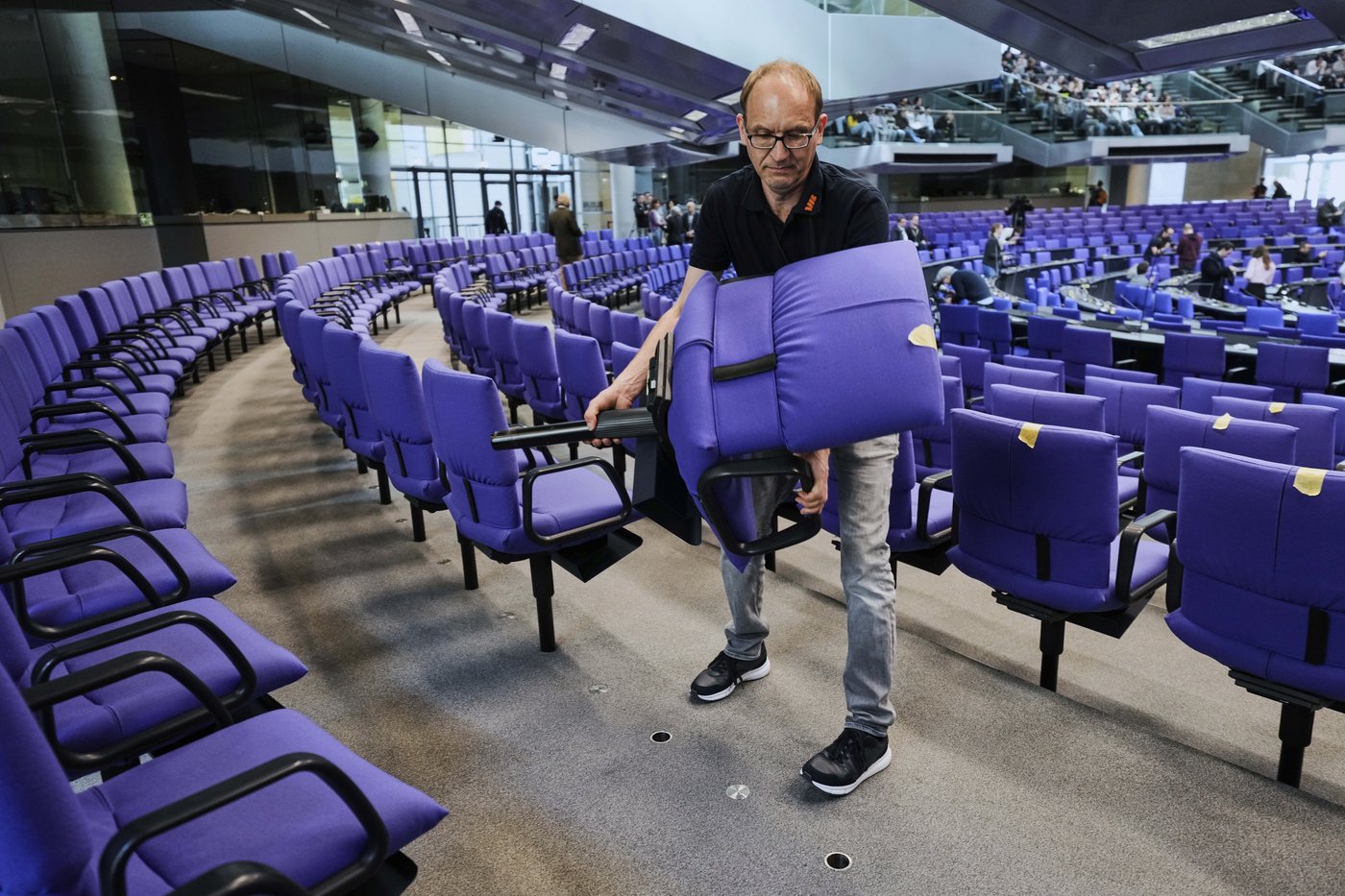 The blue seats in Germany's parliament are being moved to match voters' choices | iNFOnews.ca