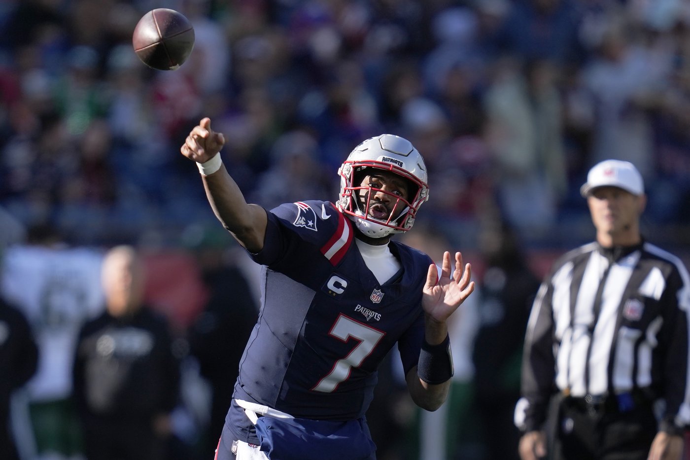 Patriots can't quite celebrate victory over Jets with QB Maye in concussion protocol | iNFOnews.ca Patriots can't quite celebrate victory over Jets with QB Maye in concussion protocol | iNFOnews.ca