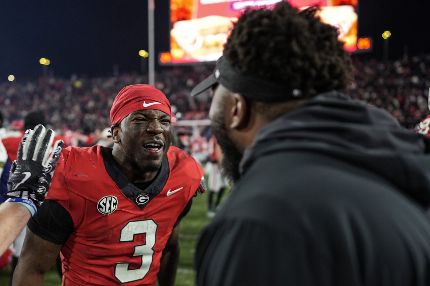 Epic! No. 6 Georgia rallies to beat Ga Tech 44-42 in 8 overtimes, bolsters playoff hopes | iNFOnews.ca