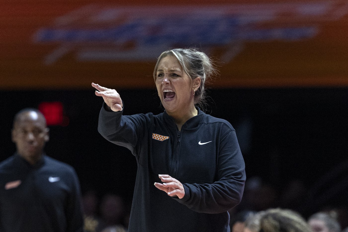 Lady Vols coach Kim Caldwell returns 1 week after giving birth to son | iNFOnews.ca