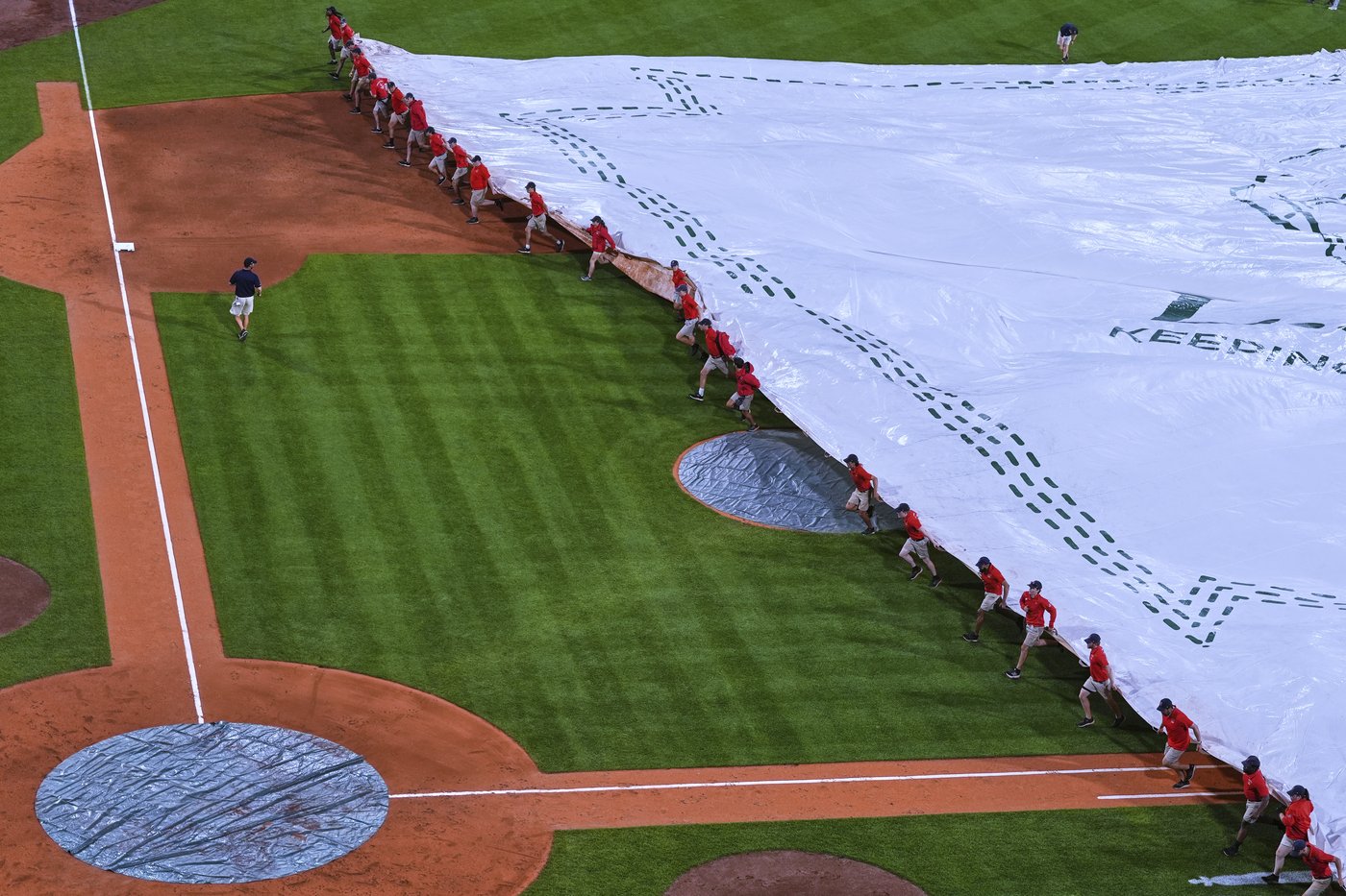 Reds and Red Sox suspended because of rain, will finish as part of day-night doubleheader Wednesday | iNFOnews.ca Reds and Red Sox suspended because of rain, will finish as part of day-night doubleheader Wednesday | iNFOnews.ca