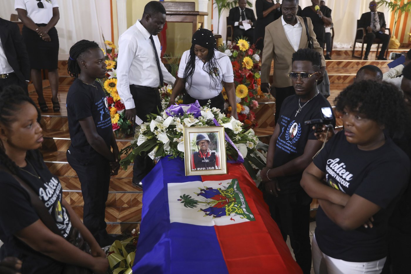 Journalists in Haiti demand justice as they bury a second colleague killed by gangs | iNFOnews.ca