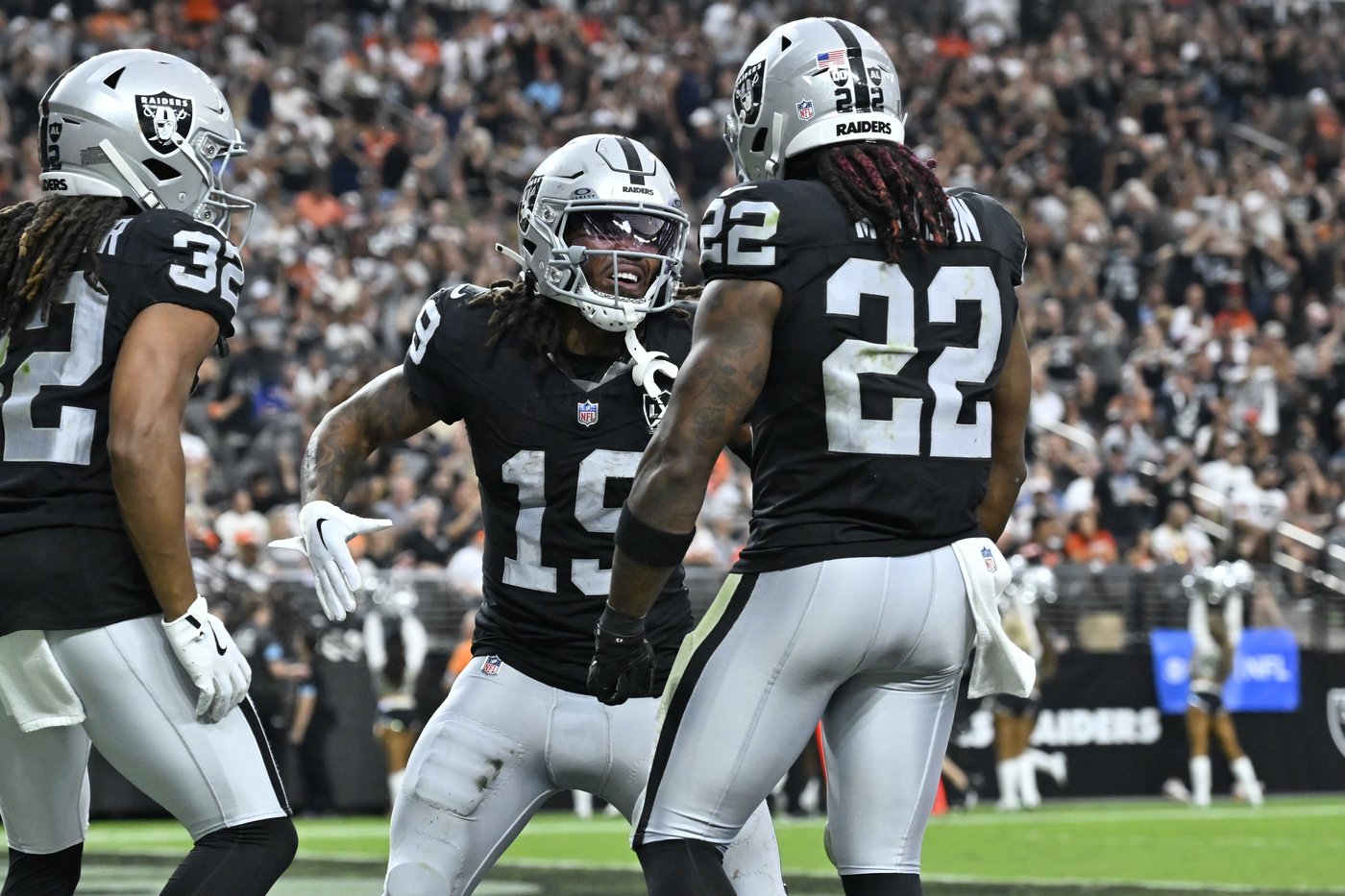 Raiders hold off Browns to win 20-16 behind defense and newfound running game | iNFOnews.ca Raiders hold off Browns to win 20-16 behind defense and newfound running game | iNFOnews.ca