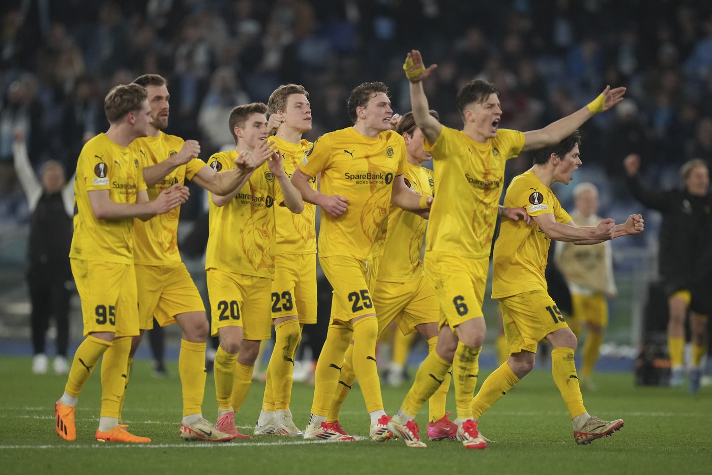 Man United seals spectacular comeback to beat Lyon 5-4 and advance to Europa League semifinals | iNFOnews.ca Man United seals spectacular comeback to beat Lyon 5-4 and advance to Europa League semifinals | iNFOnews.ca