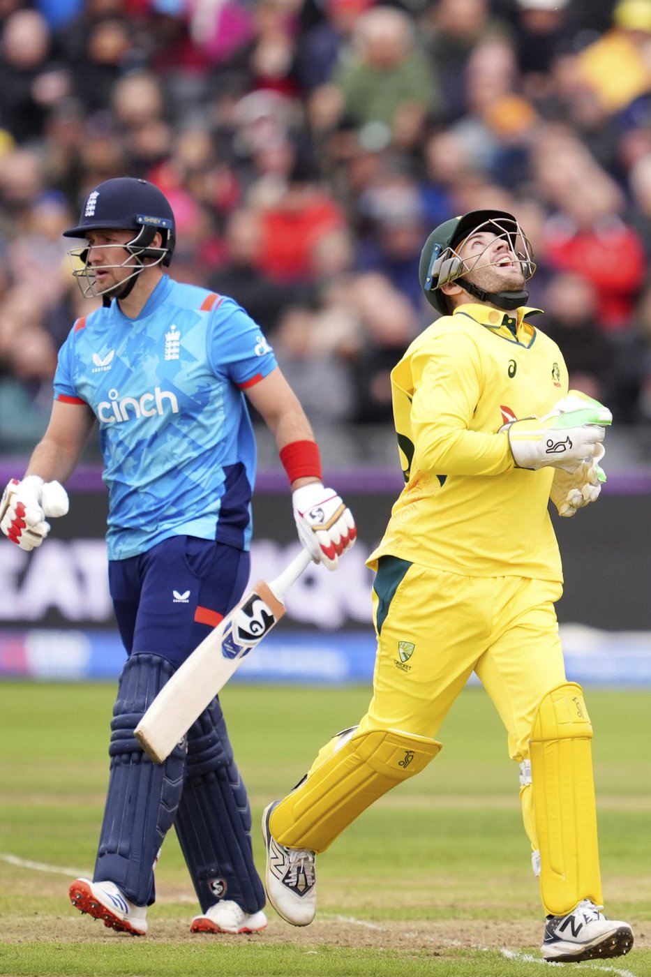 Australia clinches one-day cricket series 3-2 after rain arrives too late for England | iNFOnews.ca