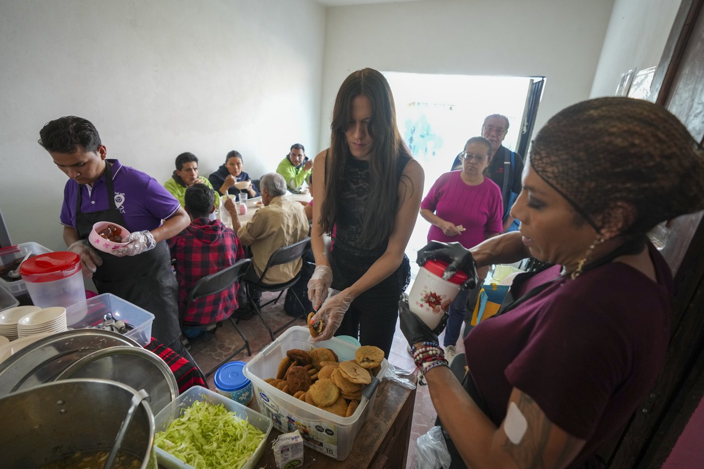 A kitchen staffed by trans women is a refuge for Mexico City’s LGBTQ+ community | iNFOnews.ca A kitchen staffed by trans women is a refuge for Mexico City’s LGBTQ+ community | iNFOnews.ca