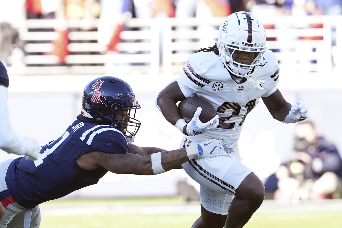 No. 15 Ole Miss beats Mississippi St. 26-14 to win Egg Bowl and keep slim CFP hope alive | iNFOnews.ca No. 15 Ole Miss beats Mississippi St. 26-14 to win Egg Bowl and keep slim CFP hope alive | iNFOnews.ca