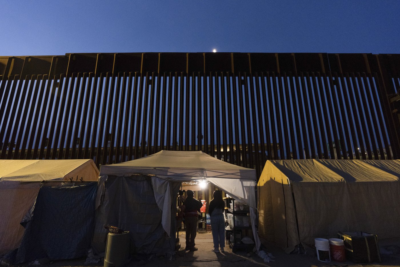 Pentagon to send up to 1,500 active duty troops to help secure US-Mexico border, officials say | iNFOnews.ca Pentagon to send up to 1,500 active duty troops to help secure US-Mexico border, officials say | iNFOnews.ca