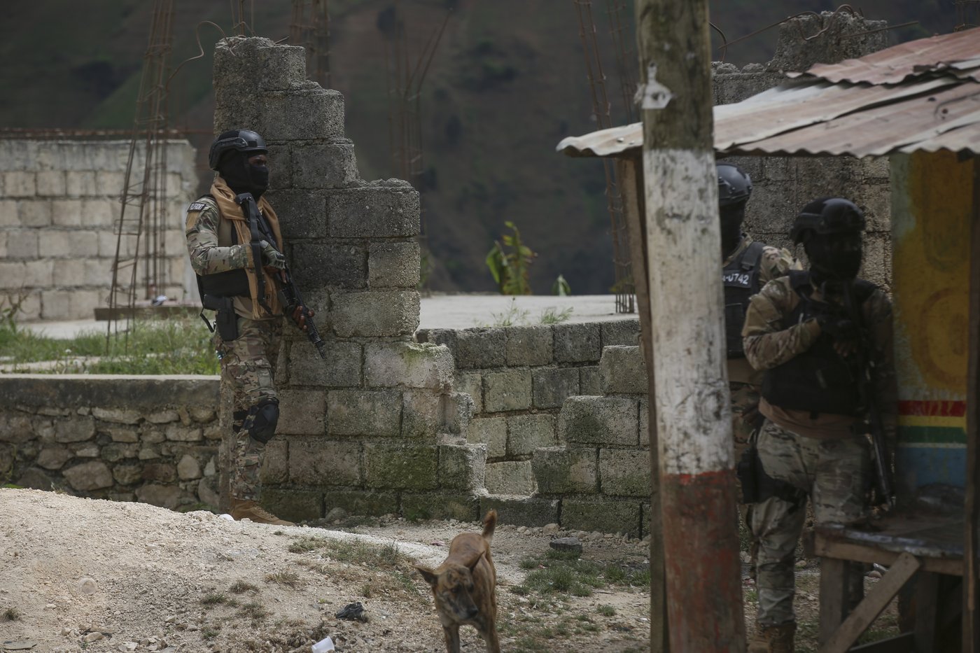 Gangs attack a neighborhood in Haiti that's home to the country's elite | iNFOnews.ca Gangs attack a neighborhood in Haiti that's home to the country's elite | iNFOnews.ca