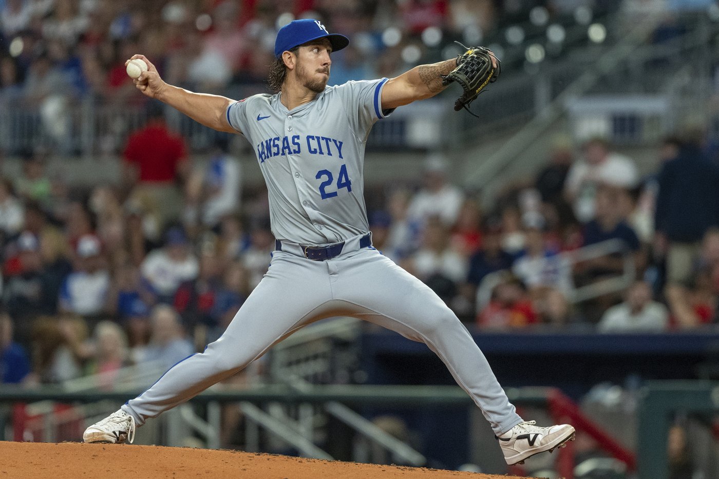 D'Arnaud hits a walk-off homer as Braves keep up their playoff push with a 2-1 win over Royals | iNFOnews.ca