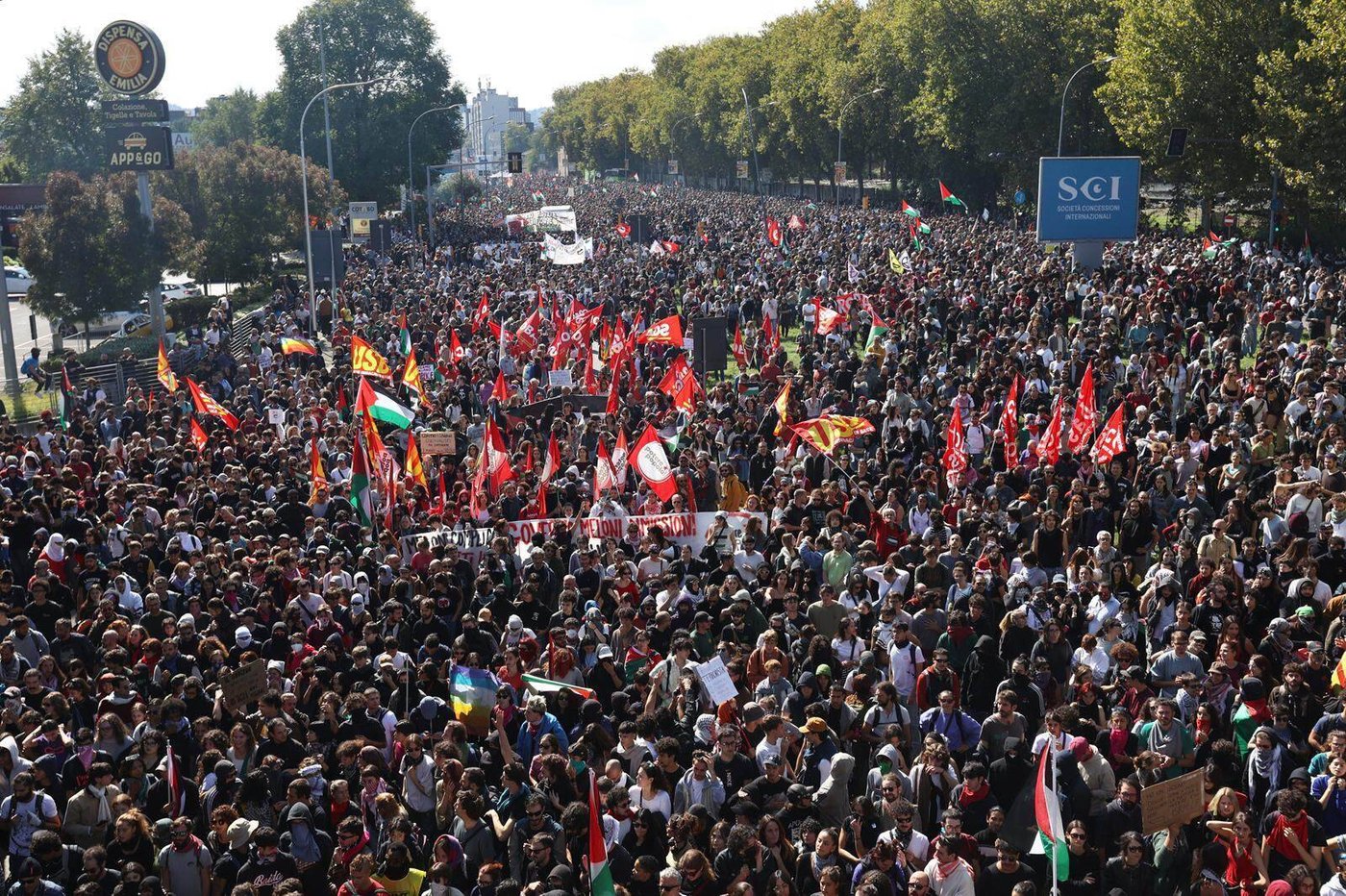 2 million rally in Italy for Gaza as general strike halts key services | iNFOnews.ca