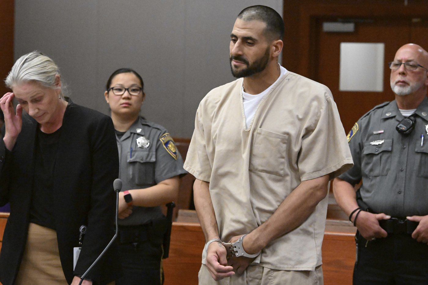 Aaron Hernandez's brother pleads guilty to threatening a shooting at UConn | iNFOnews.ca Aaron Hernandez's brother pleads guilty to threatening a shooting at UConn | iNFOnews.ca