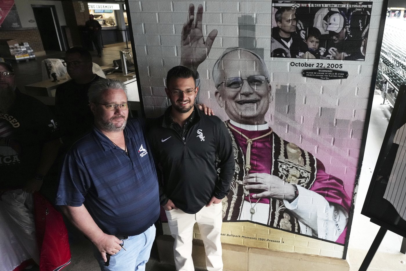 White Sox unveil a graphic installation honoring Pope Leo XIV and his World Series appearance | iNFOnews.ca
