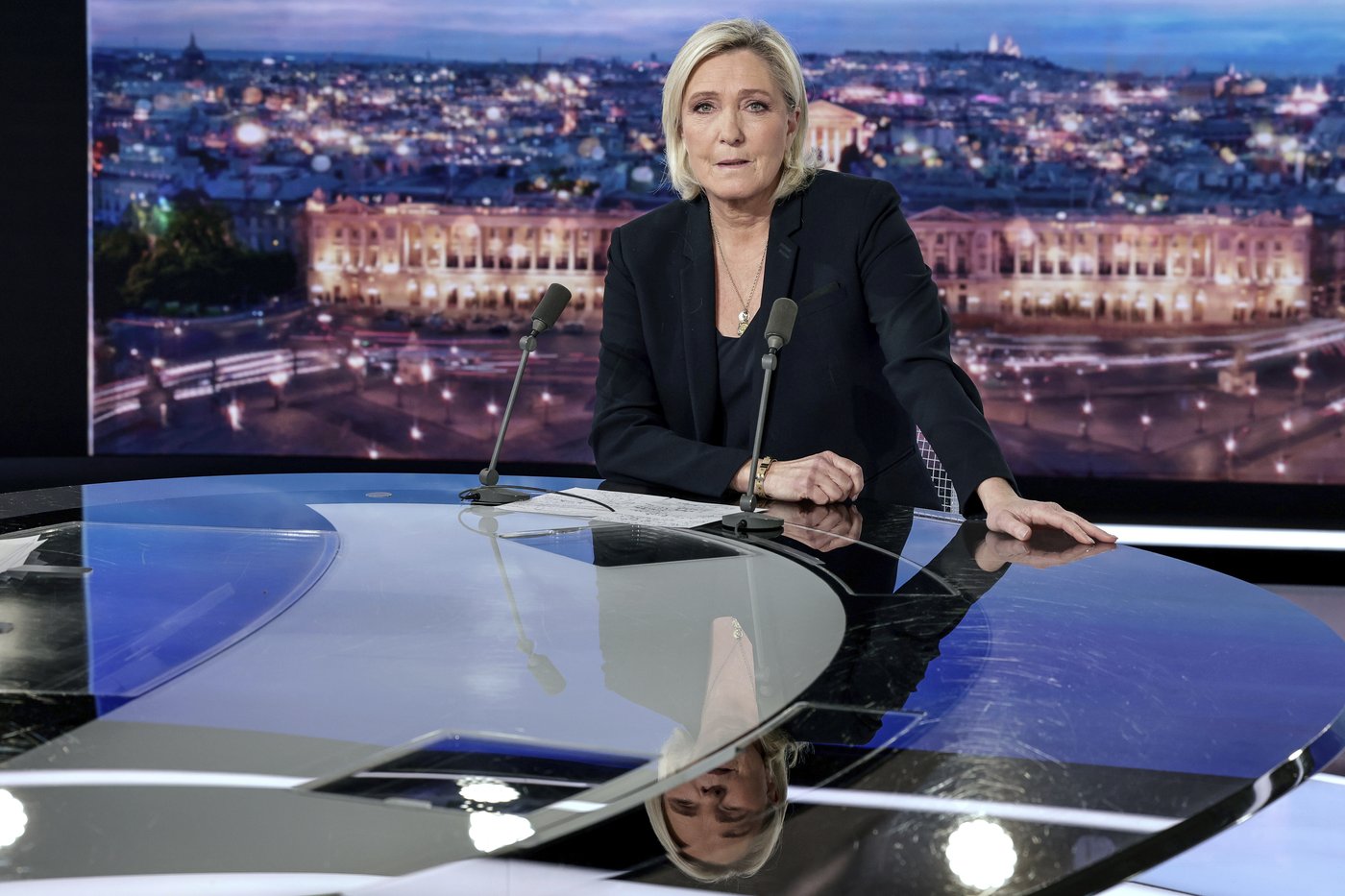 French lawmakers vote to oust prime minister in the first successful no-confidence vote since 1962 | iNFOnews.ca