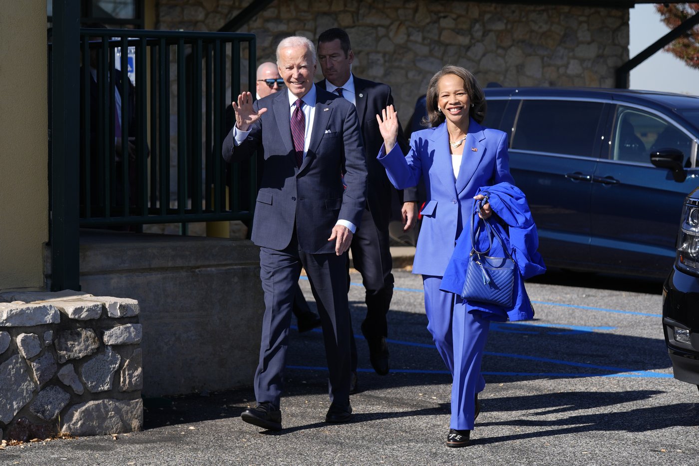 Biden casts 2024 election ballot near his Delaware home, waiting in line with other voters | iNFOnews.ca