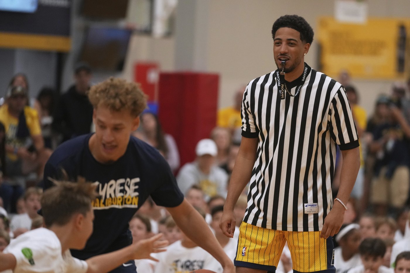 Tyrese Haliburton hosts youth basketball camp as recovery from Achilles tendon injury continues | iNFOnews.ca