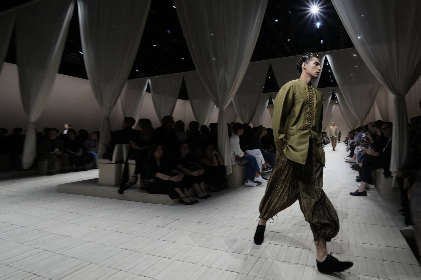 Armani's global aesthetic shines in bohemian Emporio Armani show, though designer misses Milan bow | iNFOnews.ca Armani's global aesthetic shines in bohemian Emporio Armani show, though designer misses Milan bow | iNFOnews.ca