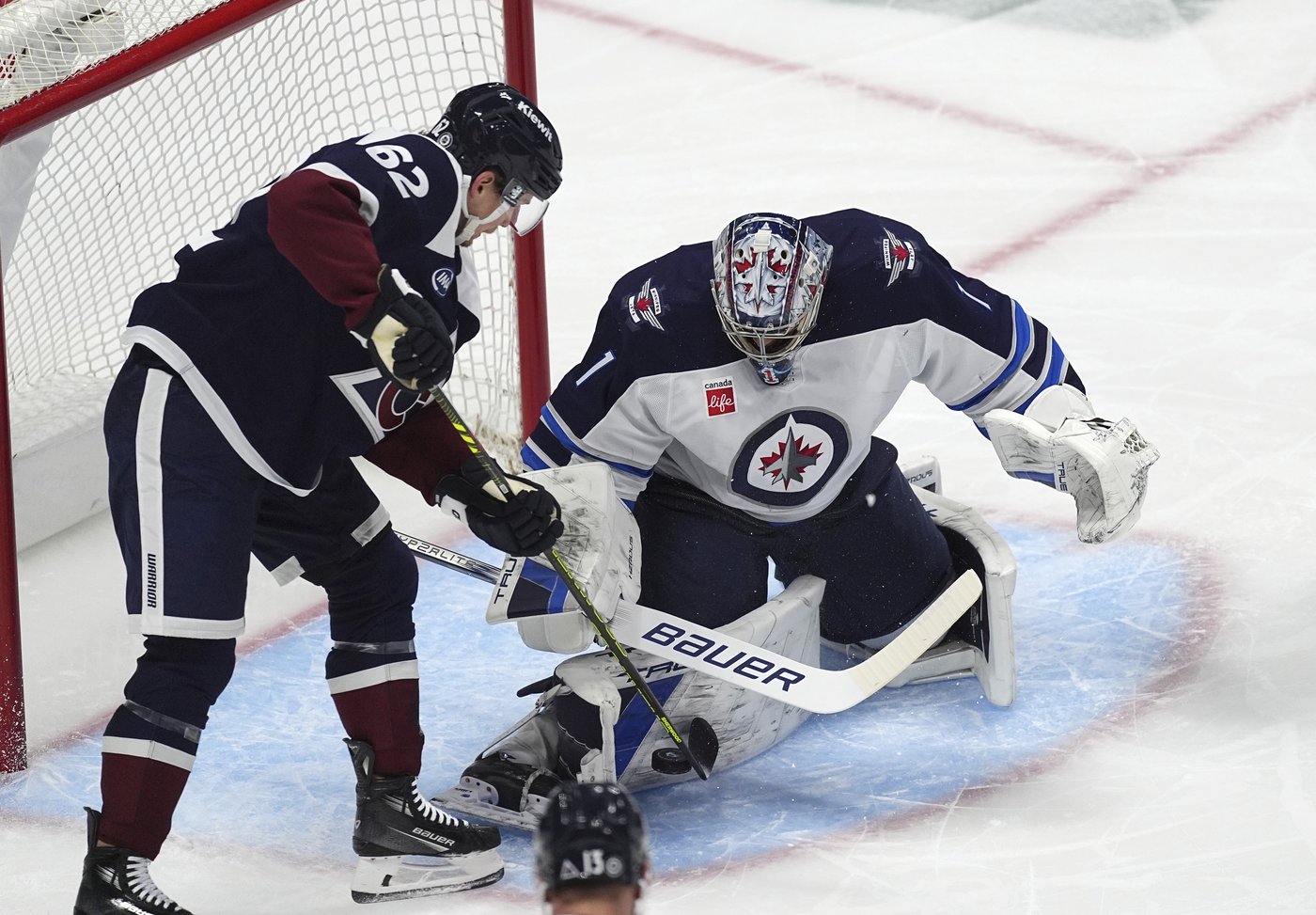 Mittelstadt leads Avalanche past NHL-leading Jets 5-2 | iNFOnews.ca