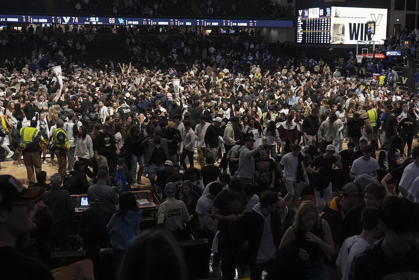 Vanderbilt fined $500,000 by SEC for allowing fans to storm court after victory over Kentucky | iNFOnews.ca Vanderbilt fined $500,000 by SEC for allowing fans to storm court after victory over Kentucky | iNFOnews.ca