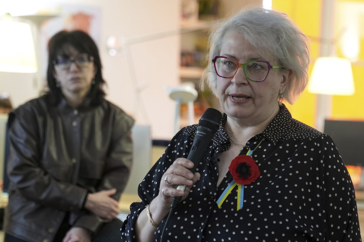 Russian journalist who escaped house arrest in Moscow reappears in Paris after a brutal journey | iNFOnews.ca