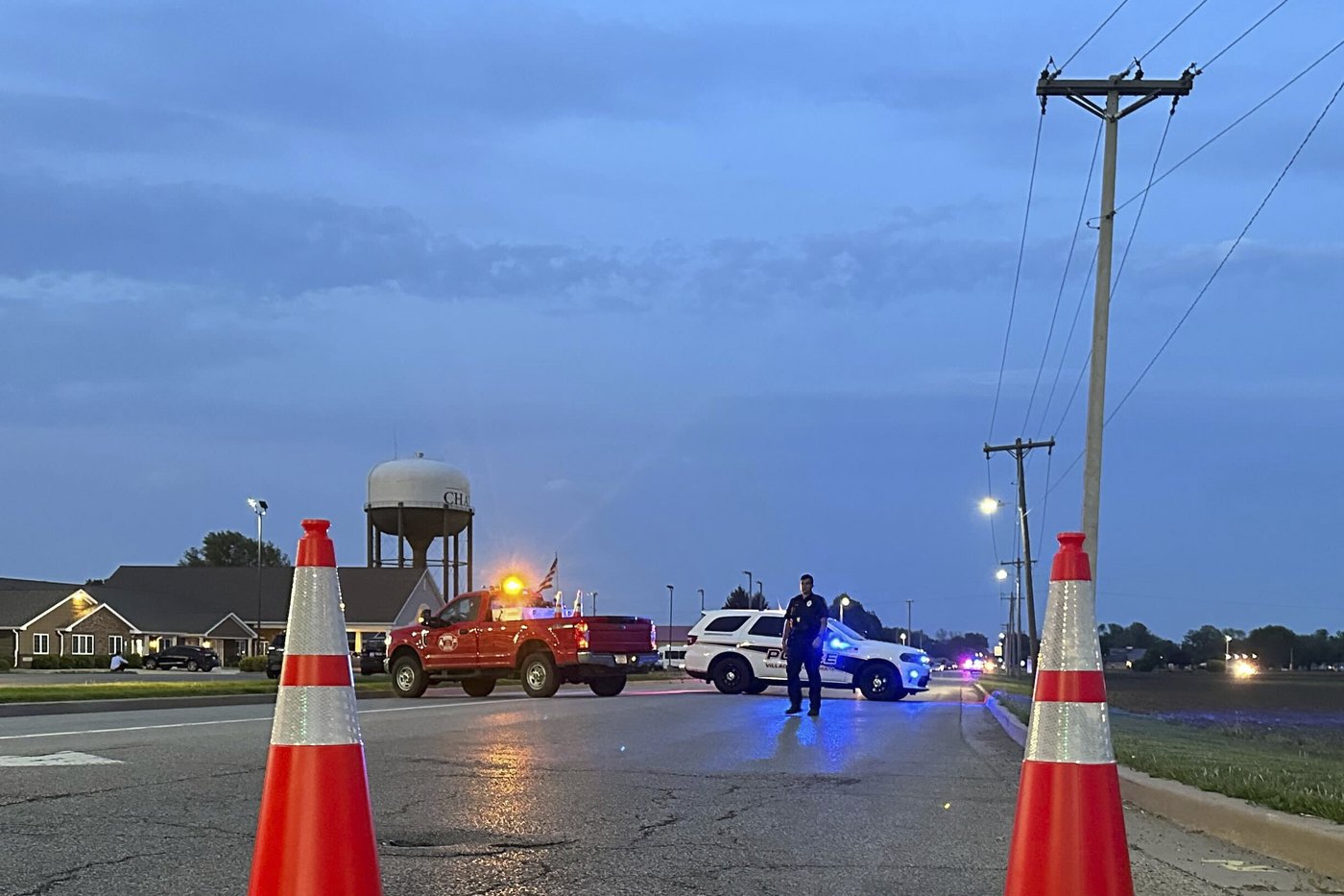 Vehicle smashes through Illinois building, killing 4 young people and injuring others | iNFOnews.ca Vehicle smashes through Illinois building, killing 4 young people and injuring others | iNFOnews.ca