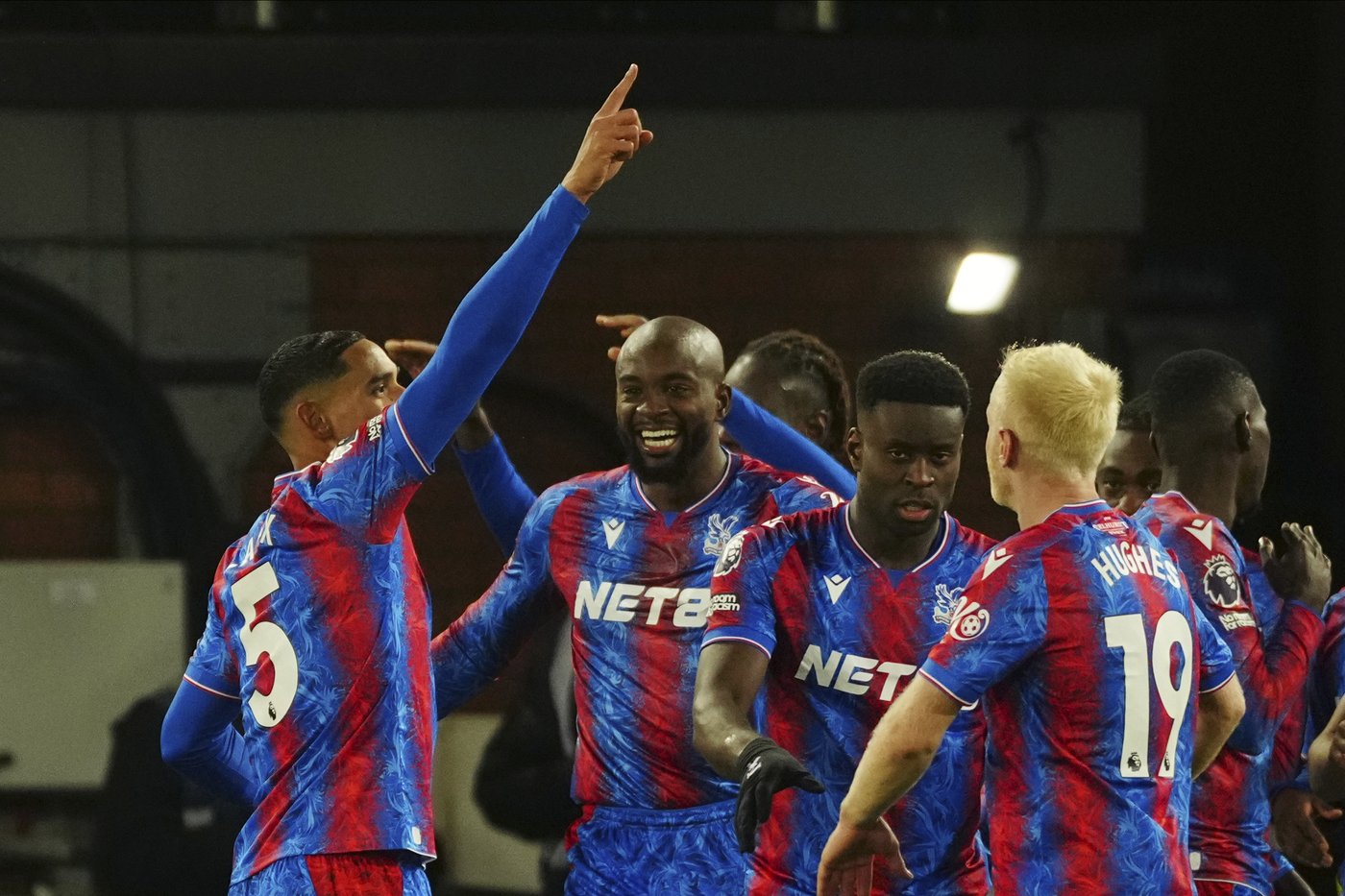 Man City drops more points after draw with Crystal Palace and Man United loses again | iNFOnews.ca Man City drops more points after draw with Crystal Palace and Man United loses again | iNFOnews.ca