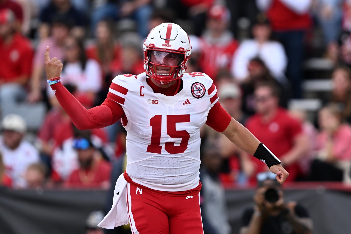 Raiola overcomes 3 interceptions, throws 4th TD with 1:08 left as Nebraska edges Maryland 34-31 | iNFOnews.ca