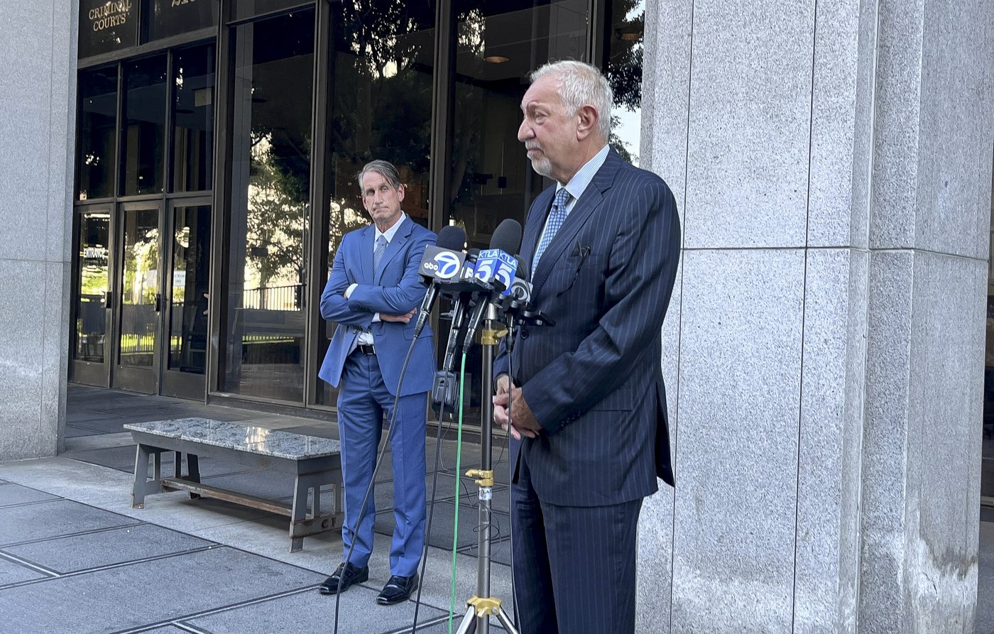 Los Angeles prosecutors to review new evidence in Menendez brothers' 1996 murder conviction | iNFOnews.ca Los Angeles prosecutors to review new evidence in Menendez brothers' 1996 murder conviction | iNFOnews.ca