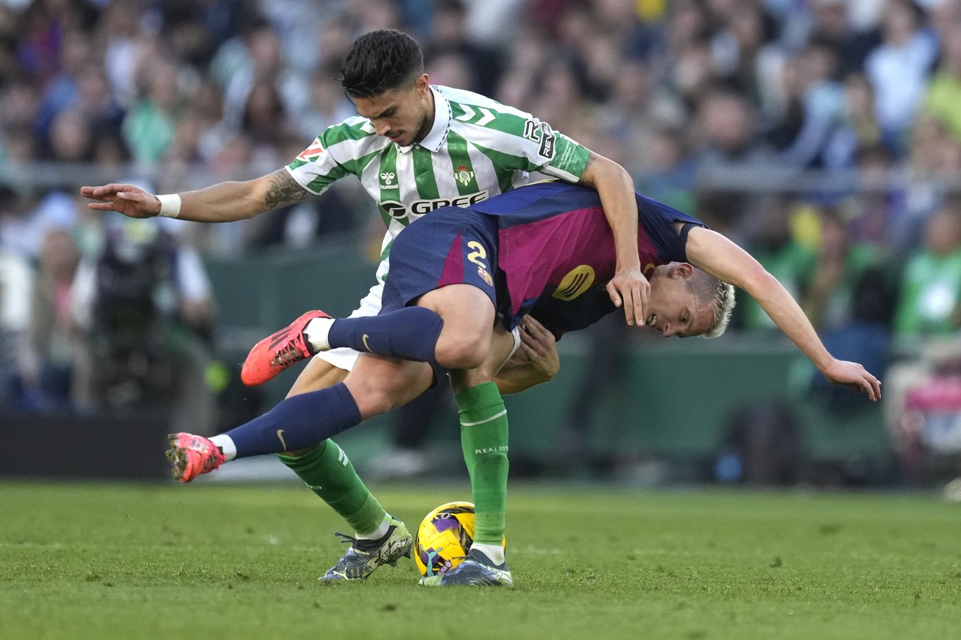 Flick sent off for protesting penalty in Barcelona draw and Real Madrid closes on leader | iNFOnews.ca Flick sent off for protesting penalty in Barcelona draw and Real Madrid closes on leader | iNFOnews.ca