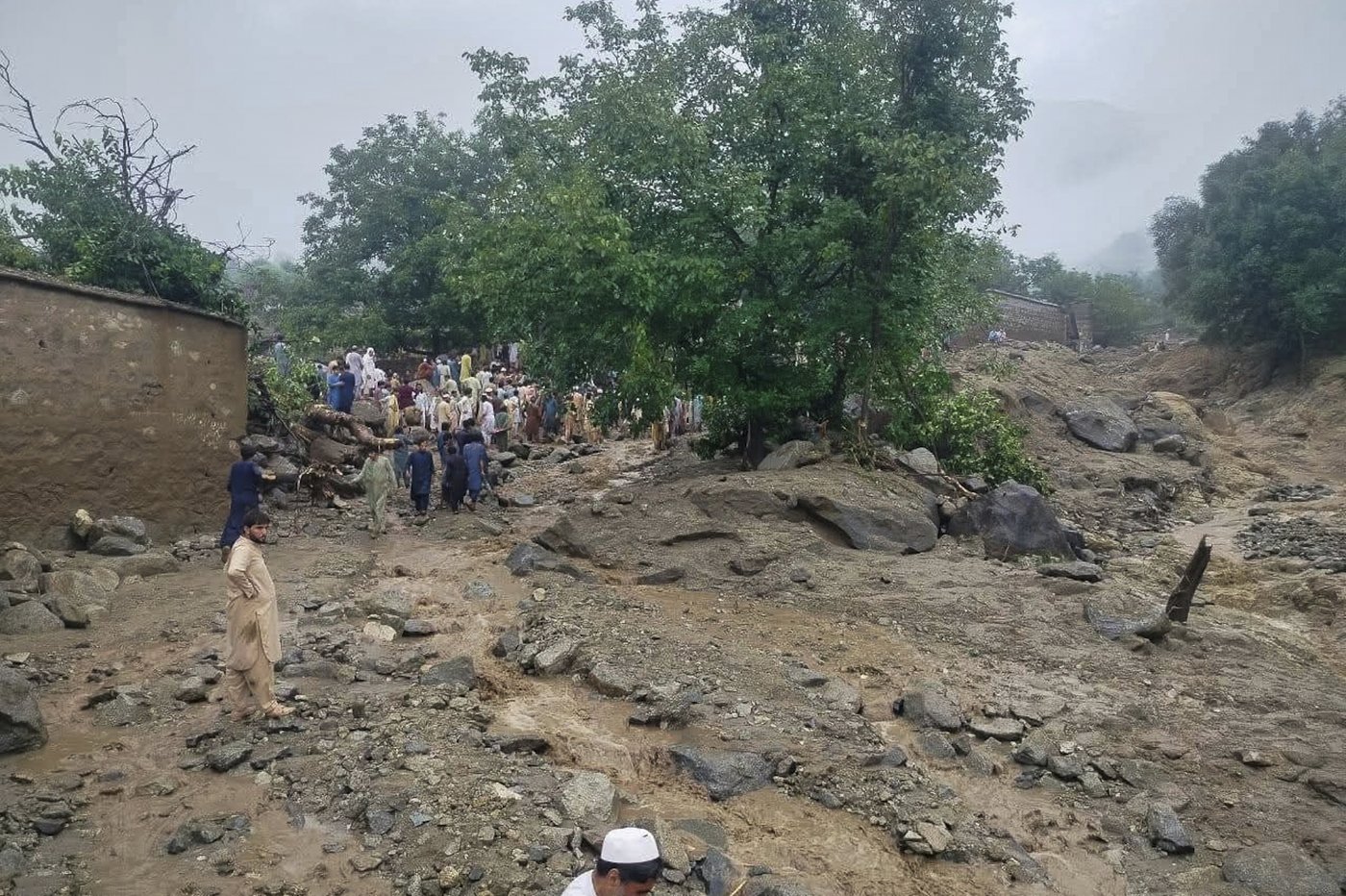Flash floods triggered by heavy rains kill at least 49 people in northwestern Pakistan | iNFOnews.ca