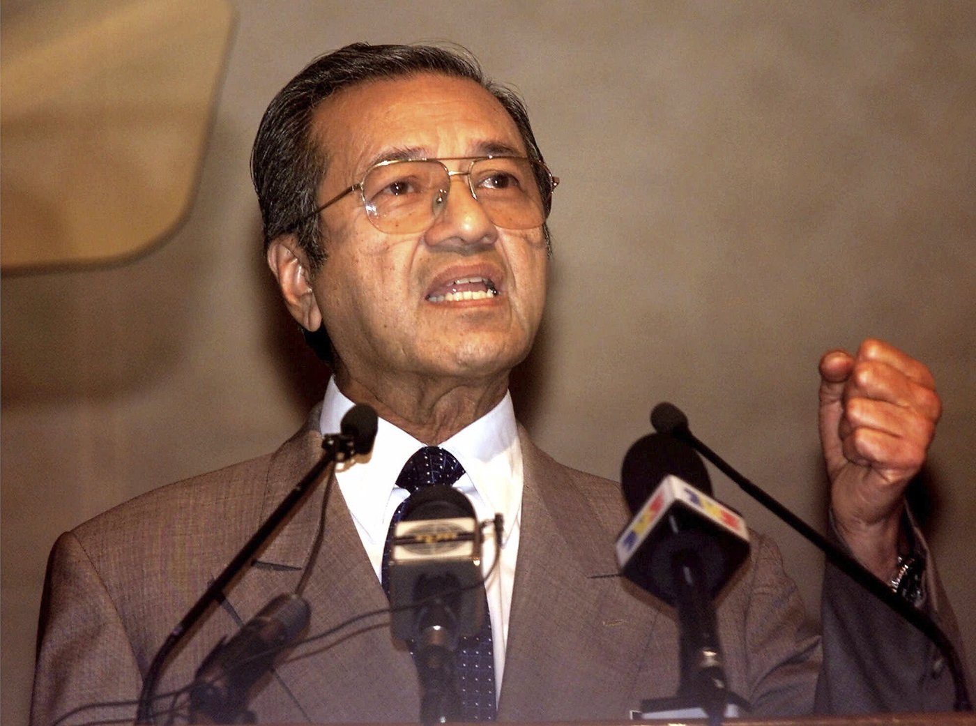 'Quite frightening': Malaysia's former leader Mahathir Mohamad turns 100 without slowing down | iNFOnews.ca 'Quite frightening': Malaysia's former leader Mahathir Mohamad turns 100 without slowing down | iNFOnews.ca