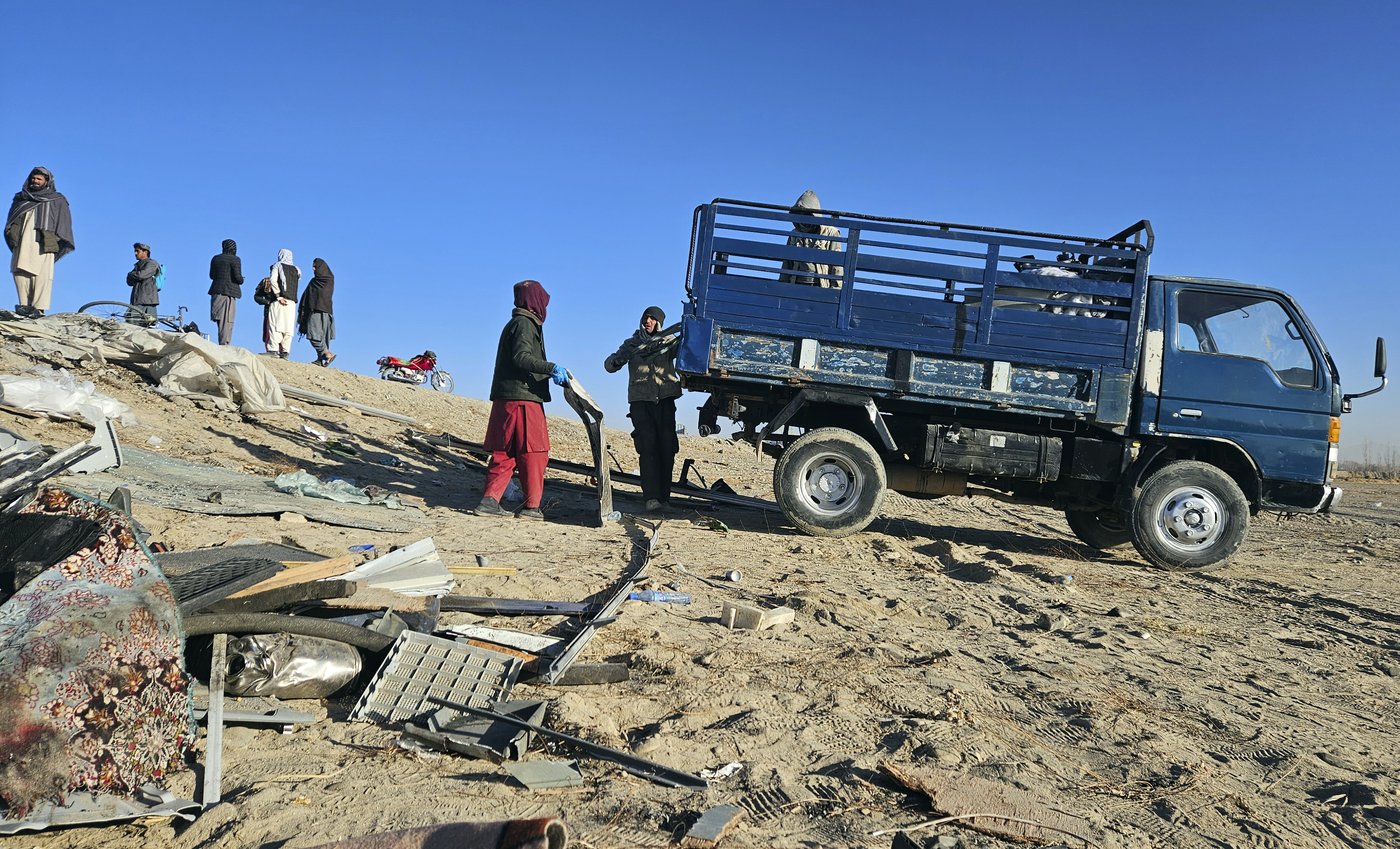 Two highway crashes in southeastern Afghanistan kill 50 people and injure 76 | iNFOnews.ca