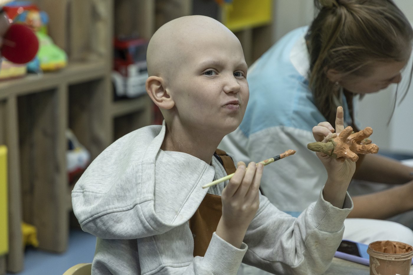 Hospital clowns bring joy to young Ukrainian cancer patients who survived Russian missile attack | iNFOnews.ca Hospital clowns bring joy to young Ukrainian cancer patients who survived Russian missile attack | iNFOnews.ca
