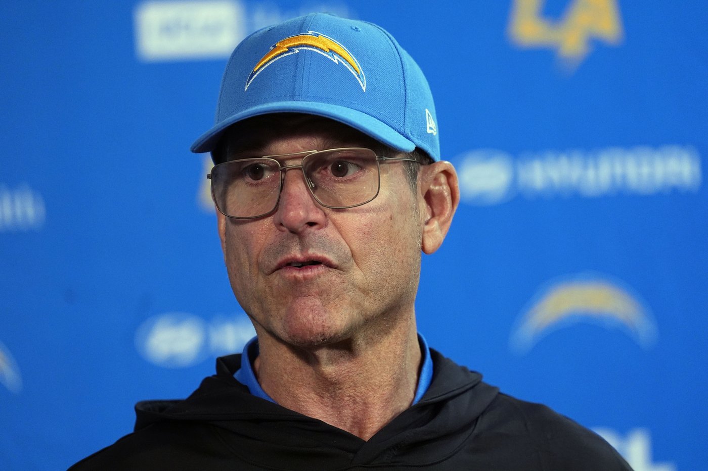 Chargers coach Jim Harbaugh wearing heart monitor, taking blood thinner after irregular heartbeat | iNFOnews.ca