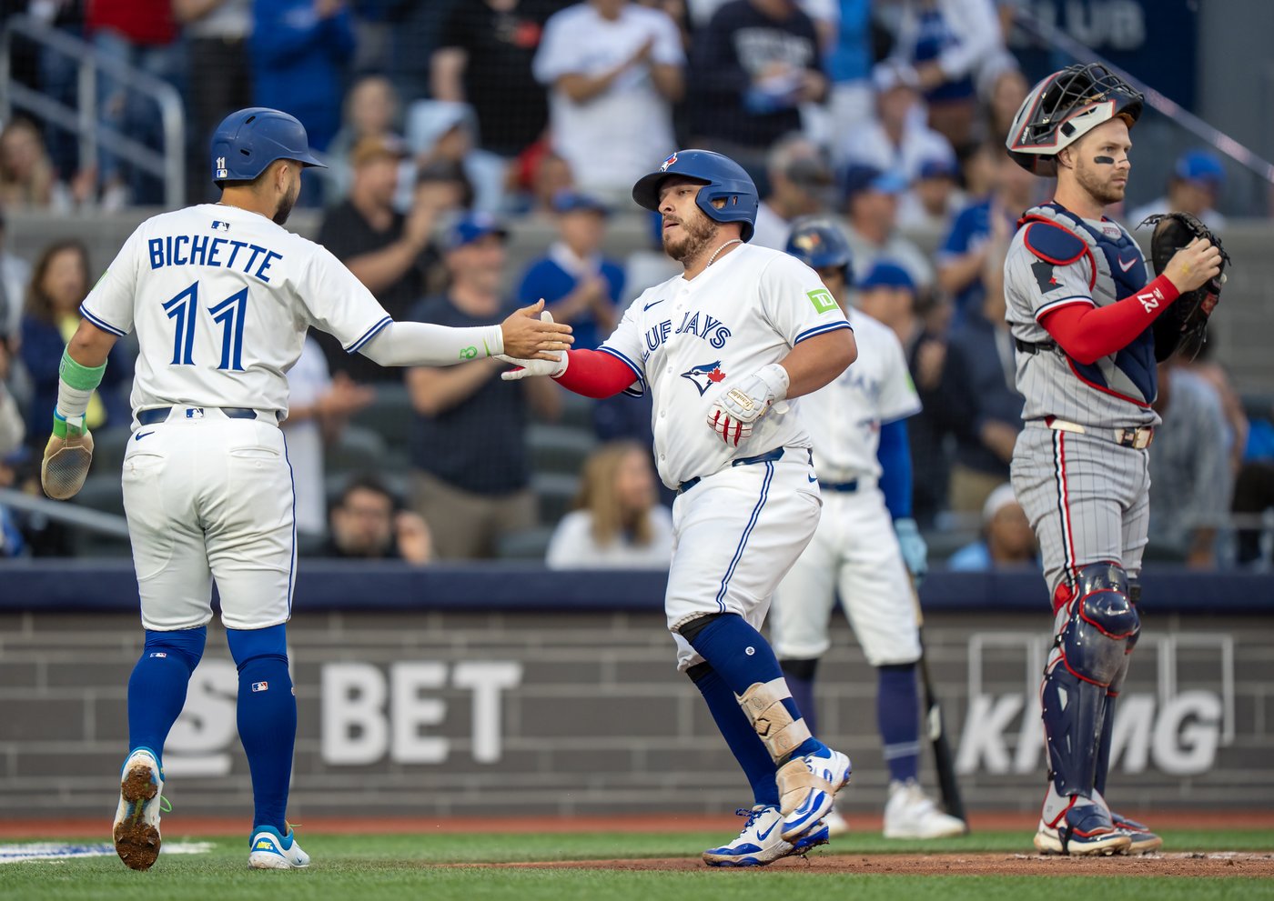 Kirk, Gimenez hit home runs to power Blue Jays to 10-4 rout of Twins | iNFOnews.ca Kirk, Gimenez hit home runs to power Blue Jays to 10-4 rout of Twins | iNFOnews.ca