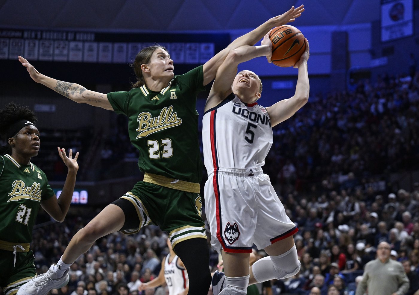 No. 2 UConn cruises past South Florida as Geno Auriemma pulls within a victory of NCAA record | iNFOnews.ca No. 2 UConn cruises past South Florida as Geno Auriemma pulls within a victory of NCAA record | iNFOnews.ca